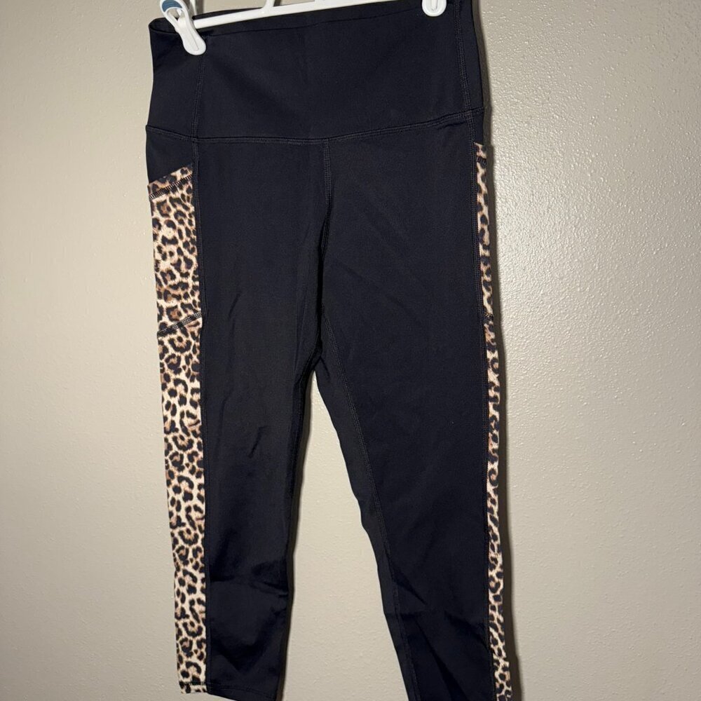 Zyia black and cheetah cropped leggings